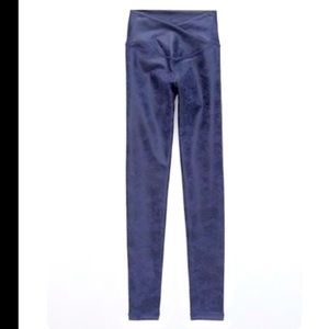 The‎ Hugger Crossover Leggings